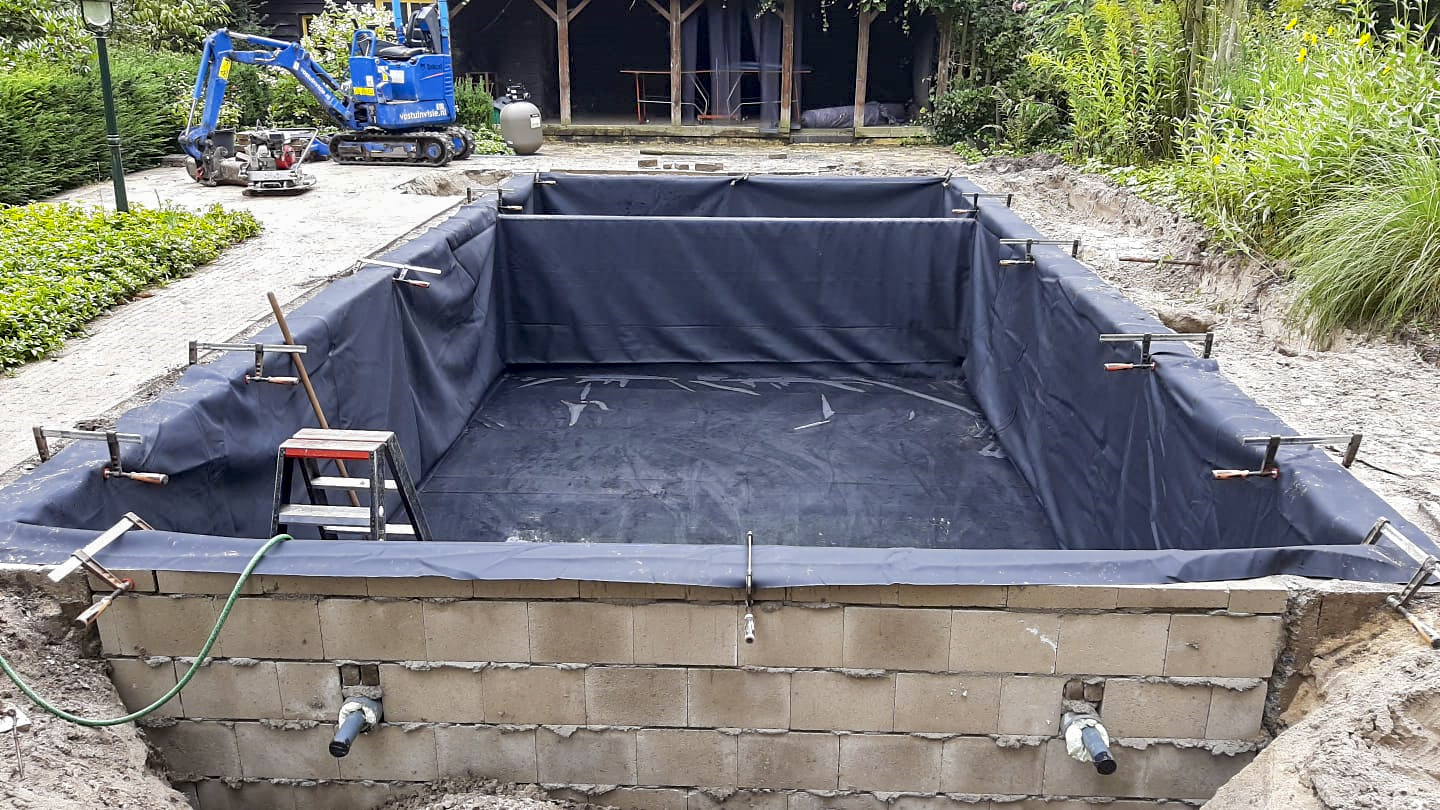 Zwembad om laten bouwen naar zwemvijver in Hulshorst