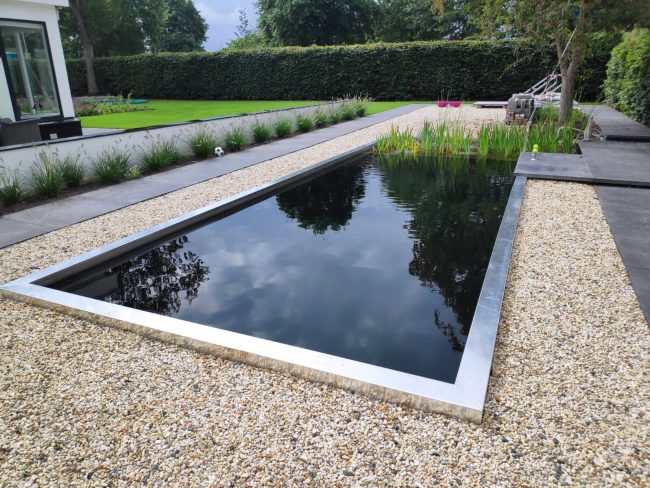 Zwemvijver en compleet nieuwe tuin in Zeewolde